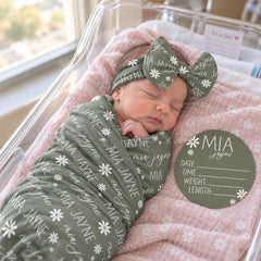 Personalized Daisy Swaddle Blanket,  Baby Announcement Sign, Baby Shower Gift JS48